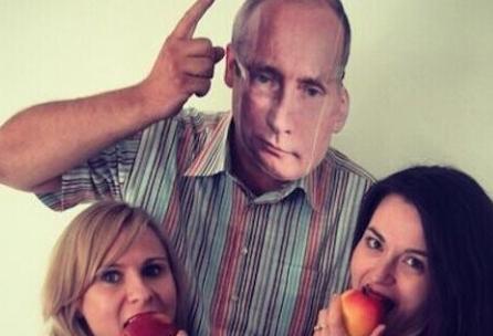 波蘭發(fā)起全民吃蘋果運動 抗議俄羅斯制裁(圖) 波蘭發(fā)起全民吃蘋果運動 抗議俄羅斯制裁(圖)