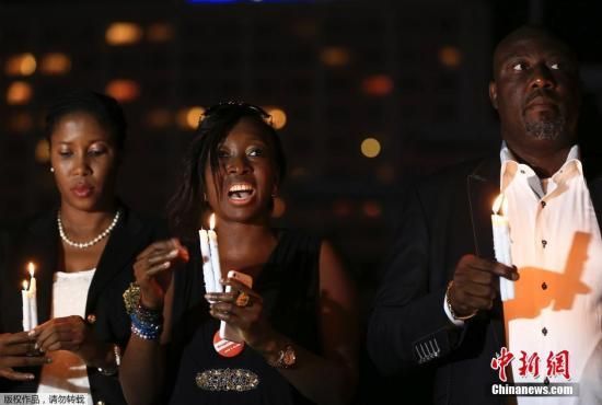 　資料圖：當(dāng)?shù)貢r(shí)間2014年8月26日，尼日利亞阿布賈，民眾舉行“帶回我們的女孩”活動(dòng)為埃博拉病毒感