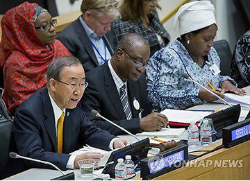 為應對埃博拉疫情，秘書長潘基文主持召開高級別會議。