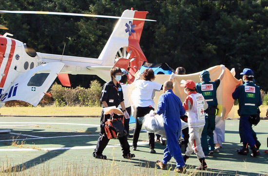 日本火山噴發(fā)致30余人心臟驟停 游客稱場(chǎng)景 如地獄 (圖) 日本火山噴發(fā)致30余人心臟驟停 游客稱場(chǎng)景 如地獄 (圖)