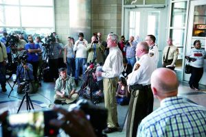 　圣路易斯縣檢方15日宣布，當?shù)鼐揭炎カ@12日在弗格森市槍擊兩名執(zhí)勤警察的犯罪嫌疑人威廉斯。