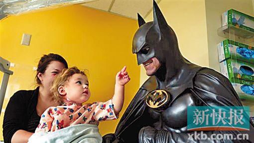 男子扮蝙蝠俠 男子扮蝙蝠俠