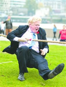 倫敦市長(zhǎng)參加拔河比賽 倫敦市長(zhǎng)參加拔河比賽