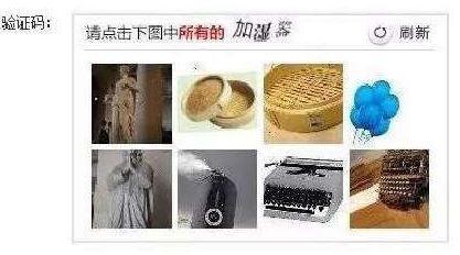 澎湃新聞?dòng)浾邚蔫F路上海站了解到，目前窗口售票采用的系統(tǒng)與12306網(wǎng)購不同，購票者通過身份證件的驗(yàn)證，即可購票。根據(jù)往年經(jīng)驗(yàn)，每年臘月二十三到二十九的火車票最為緊俏，對(duì)應(yīng)的網(wǎng)絡(luò)購票日期為12月4日至10日，春運(yùn)火車票搶票也進(jìn)入最白熱化的狀態(tài)。對(duì)此，鐵路部門提醒，如果沒能在第一時(shí)間買到票，旅客不妨在起售時(shí)間30分鐘后、開車前15天和開車前1天三個(gè)時(shí)間點(diǎn)“撿漏”，可能會(huì)有意外的收獲。