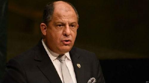 哥斯達(dá)黎加總統(tǒng)路易斯·索利斯表示，政府亟需資金因應(yīng)財政赤字，但中國提供10億美元貸款的時機(jī)仍未成熟。（圖片來源：英國廣播公司網(wǎng)站）