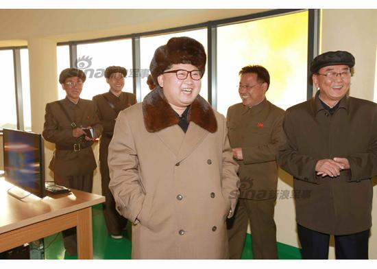 金正恩現(xiàn)場指導工作。