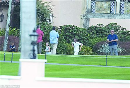 三名特工一直寸步不離地緊跟著特朗普的小兒子巴倫 三名特工一直寸步不離地緊跟著特朗普的小兒子巴倫