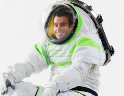 18個保障生命運轉(zhuǎn)系統(tǒng)的背包中只有11個可用，這些背包是用于支持宇航員在開放的宇宙空間中工作使用的，這些不可用的背包使得工作人員對在空間站工作結(jié)束之前的狀況表示擔(dān)憂。