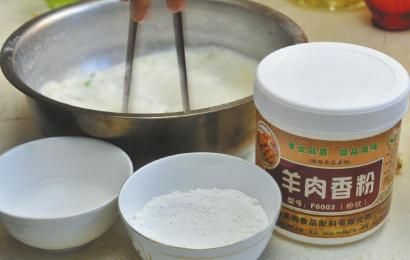 市面上出售的羊肉香粉等食品添加劑。