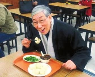 吳頌今到慶豐包子鋪找靈感。