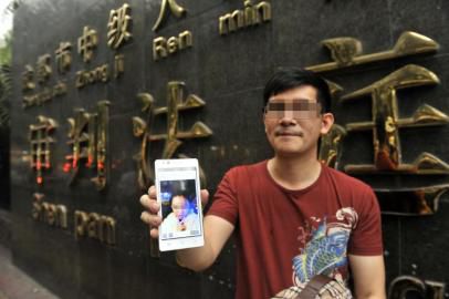 5月20日，成都市中級(jí)人民法院，駱先生再次將前女友告上法庭。