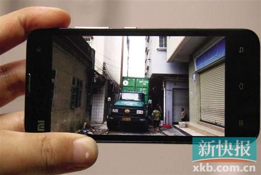 吳師傅的貨車被迫停留在現(xiàn)場幾天。