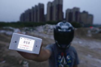 居民買期房入住后發(fā)現(xiàn)被垃圾場包圍 PM2.5近爆表 居民買期房入住后發(fā)現(xiàn)被垃圾場包圍 PM2.5近爆表