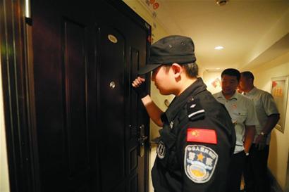 法院強(qiáng)制執(zhí)行拘傳老賴(lài)