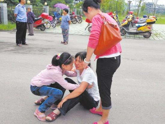 成渝高速19車相撞 雙胞胎妹妹下車逃離被撞身亡 成渝高速19車相撞 雙胞胎妹妹下車逃離被撞身亡