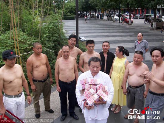 成都氣功大師攜10名弟子懸賞百萬尋武林高手(高清組圖)