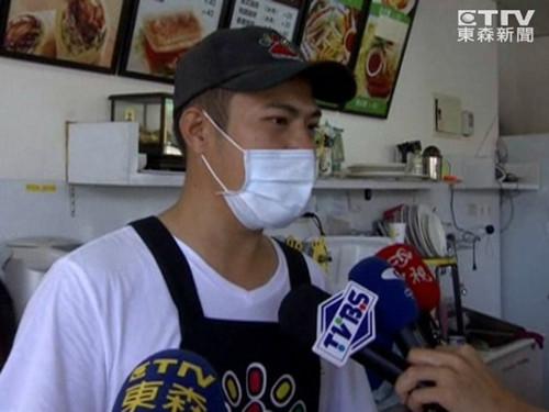 老板表示，妻子的主治醫(yī)師也說過，確實有“驚嚇導(dǎo)致流產(chǎn)”的案例。