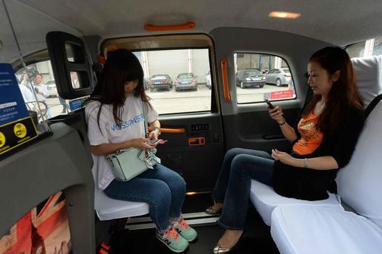上海首批“土豪金”出租車上路 起步價18元 上海首批“土豪金”出租車上路 起步價18元