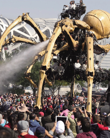 法國機械龍馬今起亮相奧體公園 引游客圍觀(圖) 法國機械龍馬今起亮相奧體公園 引游客圍觀(圖)