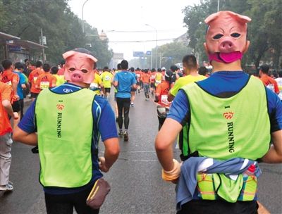 參賽現(xiàn)場，有“猴哥”就有“豬八戒”。