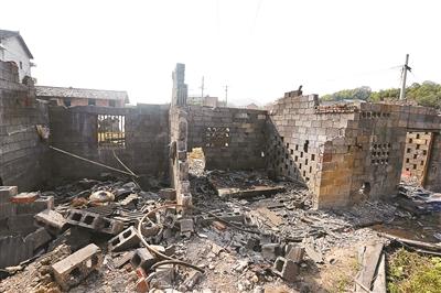 湖南省婁底市婁星區(qū)石井鎮(zhèn)山泉村橋溪港煤礦設(shè)備被搶劫一空，形成了廢墟