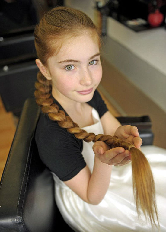 英國少女長發(fā)及膝 洗頭需1小時(shí)(組圖) 英國少女長發(fā)及膝 洗頭需1小時(shí)(組圖)