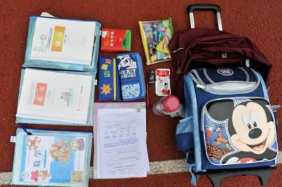 重7.8公斤的書包內所裝物品。