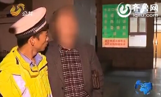 司機(jī)：“看前面，笑一下。”（截圖）