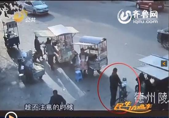 在臨盤市場被抓之后，薦某竟然拿出了一把匕首