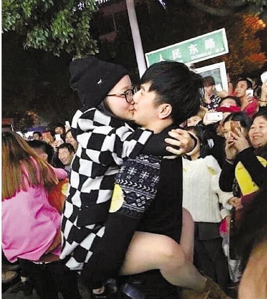 雖只是縣城的比賽，但水準(zhǔn)著實(shí)不低，居然有選手采用考拉式。