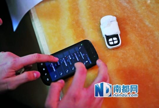 一個號碼為021-62588800的電話自稱上海靜安區(qū)公安分局，騙走了小程148萬。記者 梁煒培 攝