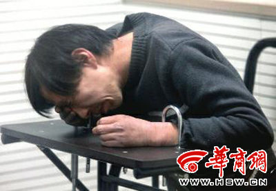 3月29日，多次騷擾孕婦的賈某在公安蓮湖分局接受訊問