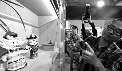 北京故宮吉祥物“壯壯”和“美美”昨天首度對外亮相。中新社發(fā)