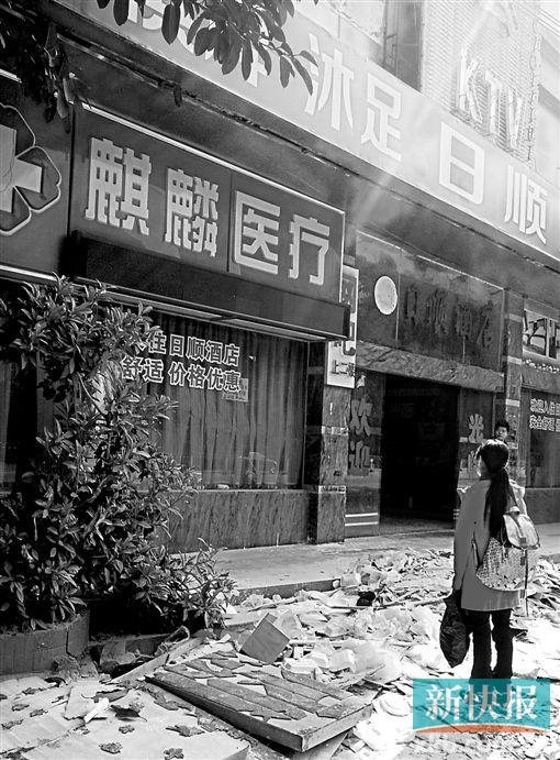 醫(yī)生私購假體致女子豐胸畸形 聊天記錄曝光 醫(yī)生私購假體致女子豐胸畸形 聊天記錄曝光