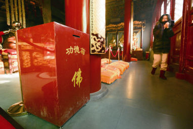 景區(qū)私設(shè)的功德箱已全部撤換，留下的功德箱屬于僧眾