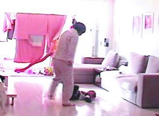 遼寧一家長(zhǎng)監(jiān)控保姆虐兒視頻曝光 遼寧一家長(zhǎng)監(jiān)控保姆虐兒視頻曝光