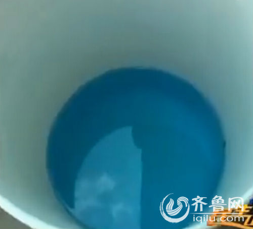 每天剛剛放出來水是深藍色 每天剛剛放出來水是深藍色