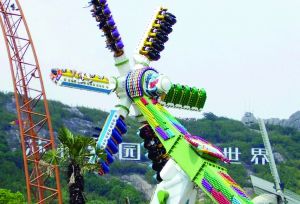 3月28日零點(diǎn)剛過幾分鐘，上海迪士尼6月16日開園日的門票就宣告售罄，巨大的訪問量一度導(dǎo)致票務(wù)系統(tǒng)出現(xiàn)間歇性故障，被網(wǎng)友調(diào)侃“激烈程度堪比春運(yùn)”。網(wǎng)上甚至有“黃牛”將一張開園門票炒到幾千元。