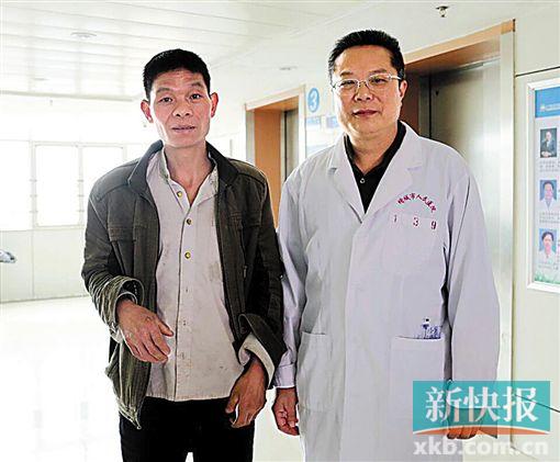 黃式水與增城區(qū)人民醫(yī)院醫(yī)生合影。 通訊員供圖