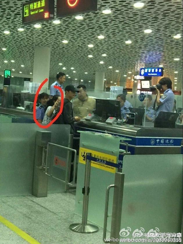 網(wǎng)友在得知此事后，紛紛炮轟上傳照片的人，認(rèn)為該舉動(dòng)嚴(yán)重侵犯了一人的隱私，涉嫌犯罪