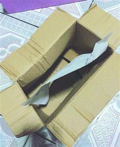 拼多多團(tuán)購面膜，結(jié)果送來一個空盒、一張紙條。