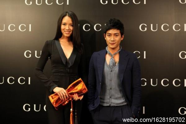 最右竟然是何韻詩，信號(hào)滿格……