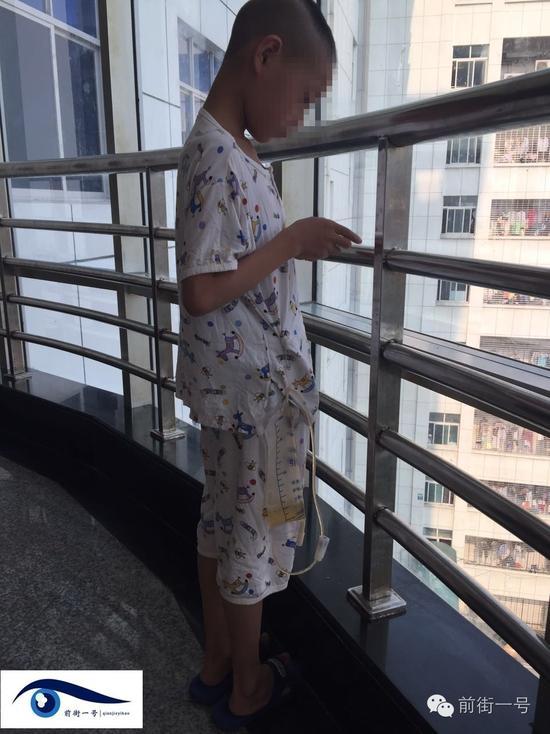 男童車禍搶救治療期間感染艾滋病 5家單位賠40萬(wàn) 男童車禍搶救治療期間感染艾滋病 5家單位賠40萬(wàn)