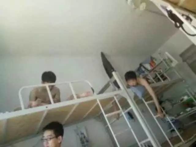 這個(gè)學(xué)校的男生宿舍火了！女同學(xué)都喊著要嫁