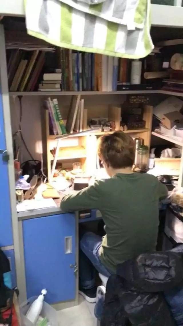 這個(gè)學(xué)校的男生宿舍火了！女同學(xué)都喊著要嫁