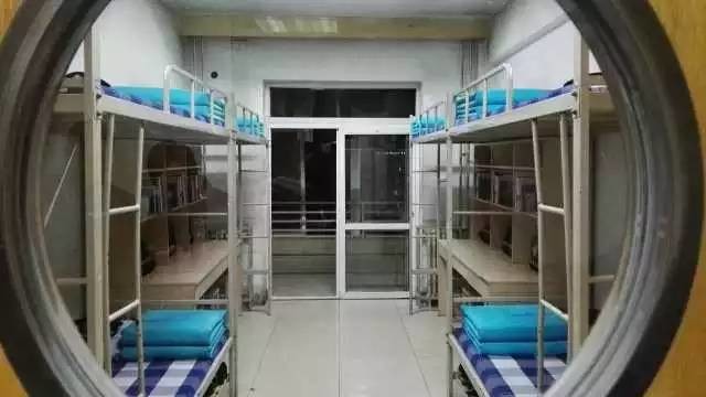 這個(gè)學(xué)校的男生宿舍火了！女同學(xué)都喊著要嫁