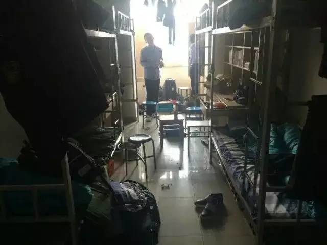 這個(gè)學(xué)校的男生宿舍火了！女同學(xué)都喊著要嫁