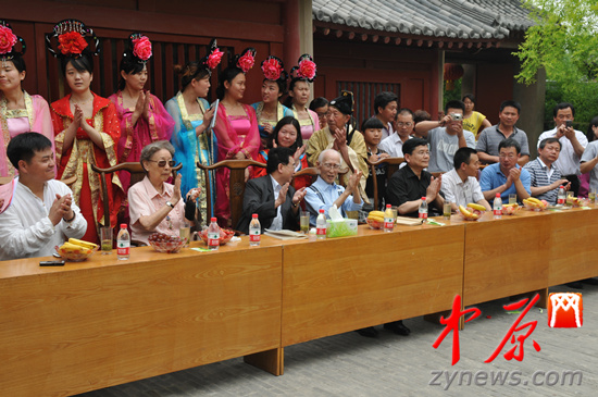 余光中、汪國(guó)真做客杜甫故里 共話詩(shī)圣家國(guó)情懷