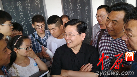 余光中、汪國(guó)真做客杜甫故里 共話詩(shī)圣家國(guó)情懷