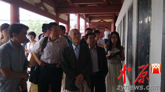 余光中、汪國(guó)真做客杜甫故里 共話詩(shī)圣家國(guó)情懷